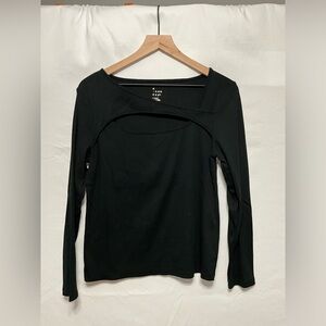 Ribbed long sleeve shirt with cutout